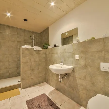 Gruner Baum Otel 2*