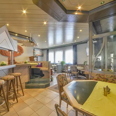 Gruner Baum Otel 2*