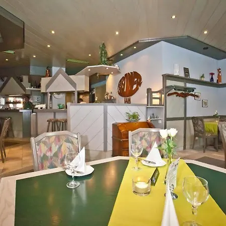 Gruner Baum Otel Fellbach